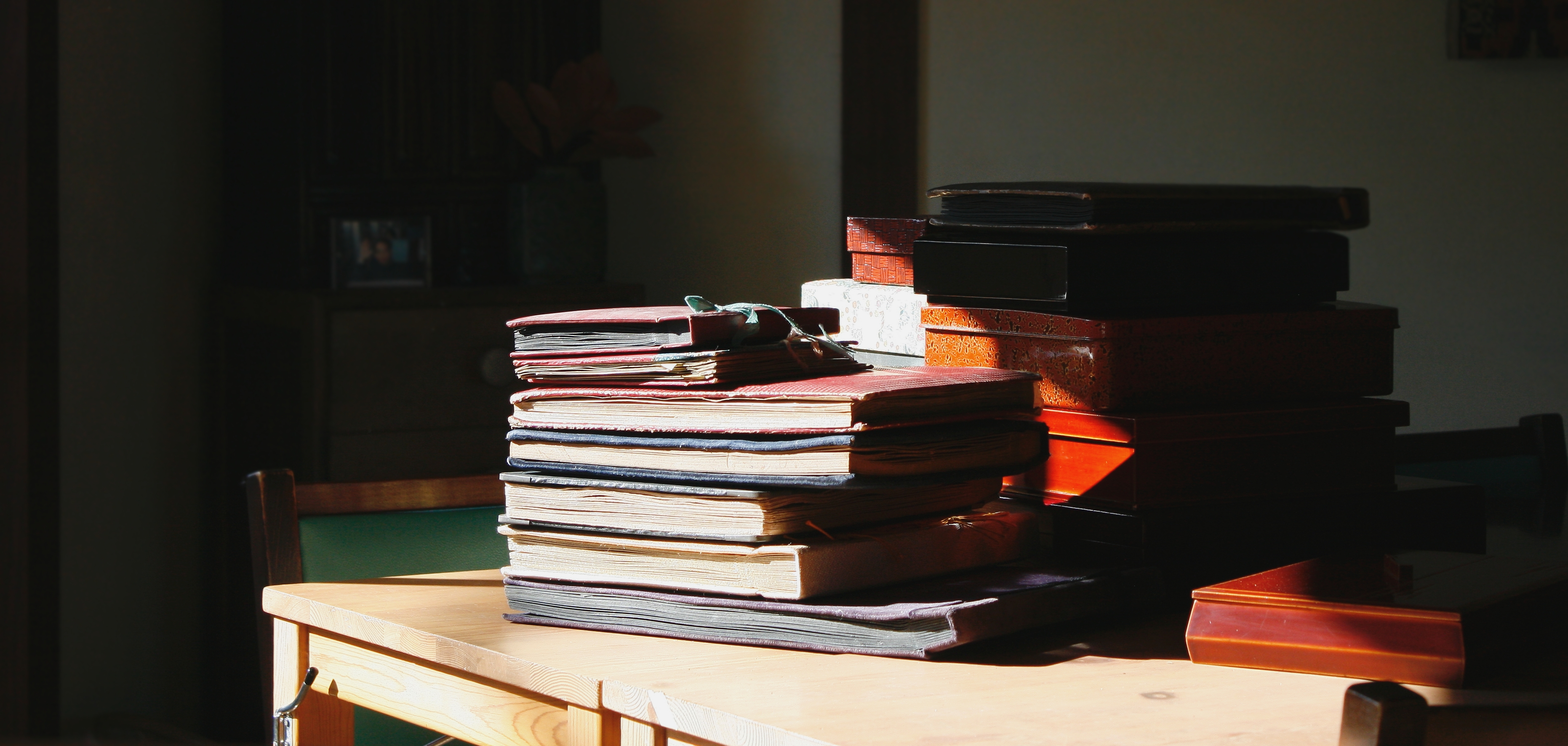 ���v�A���Ύs�ɂċ��p���⏑���̋������J���A�Ƒ��A���o�����؂ȃy�[�W��a����u�y�[�W�̐}���فv�𕹐݂����A���΂������Ƃ̂悤�ɁA�ق��Ɖ߂�����ꏊ�ł��B�Â��Ɏ�𓮂�������A�y�[�W���߂�������A�������Ȃ����Ԃ���؂ɂł����ԂƂ��āA���Ɉ�x�A��������Ă��܂��B