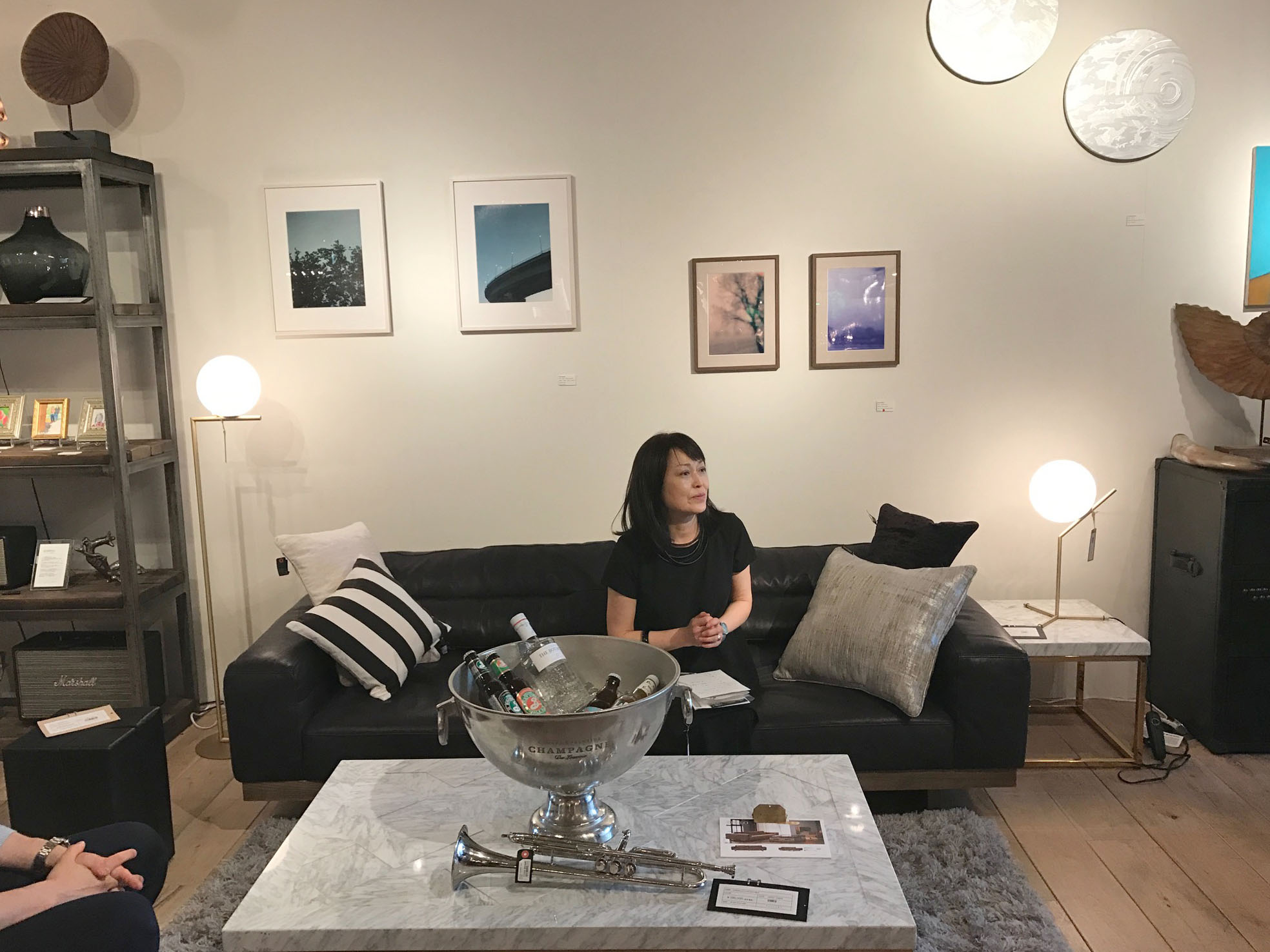 恵比寿のインテリアショップASPLUNDにて行われた、アートコミュケーションランドリー小田川悠による対話型美術鑑賞のアートイベント、三木祥子のアーティストトーク